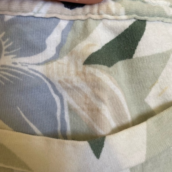 Hollister floral tee shirt - Picture 3 of 4